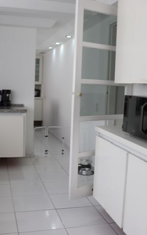 Casa de condomínio para alugar com 348m², 4 quartos e 6 vagas Casa de condomínio para alugar com 348m², 4 quartos e 6 vagasCozinha