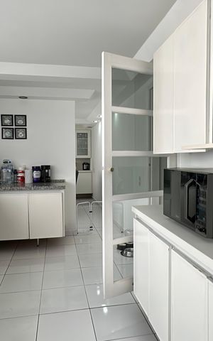 Casa de condomínio para alugar com 348m², 4 quartos e 6 vagas Casa de condomínio para alugar com 348m², 4 quartos e 6 vagasCozinha