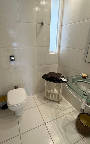 Casa de condomínio para alugar com 348m², 4 quartos e 6 vagas Casa de condomínio para alugar com 348m², 4 quartos e 6 vagasLavabo