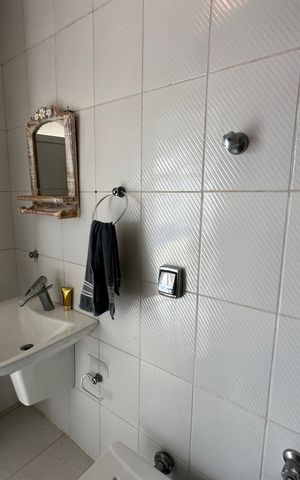 Casa de condomínio para alugar com 348m², 4 quartos e 6 vagas Casa de condomínio para alugar com 348m², 4 quartos e 6 vagasBanheiro de serviço
