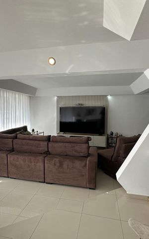 Casa de condomínio para alugar com 348m², 4 quartos e 6 vagas Casa de condomínio para alugar com 348m², 4 quartos e 6 vagasSala