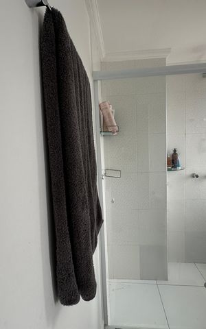 Casa de condomínio para alugar com 348m², 4 quartos e 6 vagas Casa de condomínio para alugar com 348m², 4 quartos e 6 vagasBanheiro da Suíte 1
