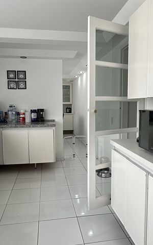 Casa de condomínio para alugar com 348m², 4 quartos e 6 vagas Casa de condomínio para alugar com 348m², 4 quartos e 6 vagasCozinha