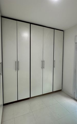 Casa de condomínio para alugar com 348m², 4 quartos e 6 vagas Casa de condomínio para alugar com 348m², 4 quartos e 6 vagasCloset da suíte 2