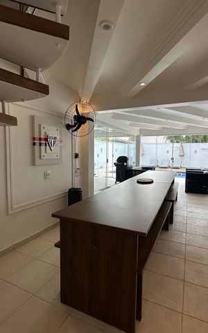 Casa de condomínio para alugar com 348m², 4 quartos e 6 vagas Casa de condomínio para alugar com 348m², 4 quartos e 6 vagasÁrea comum