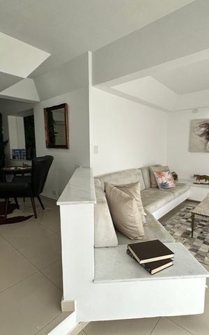Casa de condomínio para alugar com 348m², 4 quartos e 6 vagas Casa de condomínio para alugar com 348m², 4 quartos e 6 vagasSala
