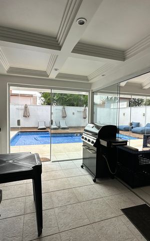 Casa de condomínio para alugar com 348m², 4 quartos e 6 vagas Casa de condomínio para alugar com 348m², 4 quartos e 6 vagasChurrasqueira