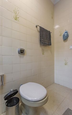 Casa à venda com 204m², 3 quartos e 4 vagas Casa à venda com 204m², 3 quartos e 4 vagasBanheiro