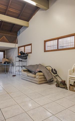 Casa à venda com 204m², 3 quartos e 4 vagas Casa à venda com 204m², 3 quartos e 4 vagasGaragem
