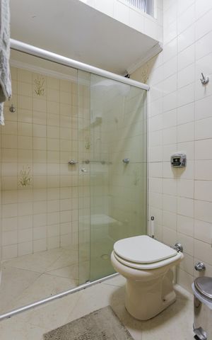Casa à venda com 204m², 3 quartos e 4 vagas Casa à venda com 204m², 3 quartos e 4 vagasSuíte