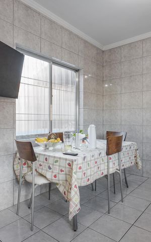 Casa à venda com 204m², 3 quartos e 4 vagas Casa à venda com 204m², 3 quartos e 4 vagasCozinha