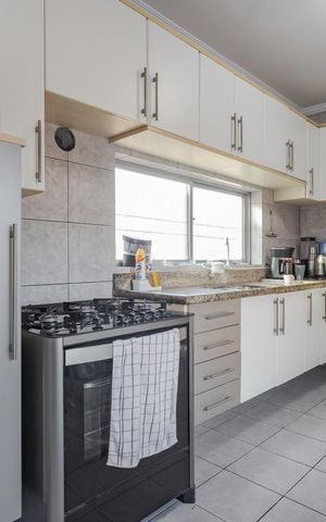 Casa à venda com 204m², 3 quartos e 4 vagas Casa à venda com 204m², 3 quartos e 4 vagasCozinha