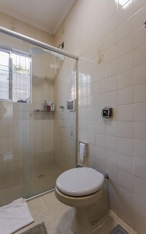 Casa à venda com 204m², 3 quartos e 4 vagas Casa à venda com 204m², 3 quartos e 4 vagasBanheiro