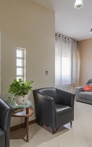 Casa à venda com 204m², 3 quartos e 4 vagas Casa à venda com 204m², 3 quartos e 4 vagasSala