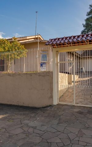 Casa à venda com 204m², 3 quartos e 4 vagas Casa à venda com 204m², 3 quartos e 4 vagasFachada