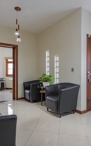 Casa à venda com 204m², 3 quartos e 4 vagas Casa à venda com 204m², 3 quartos e 4 vagasSala