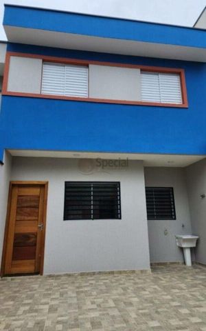 Casa à venda com 68m², 2 quartos e 2 vagas