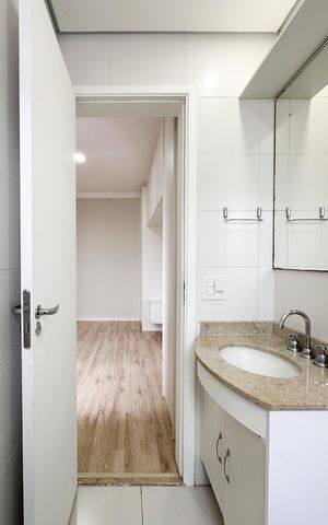 Apartamento para alugar com 144m², 2 quartos e 2 vagas Apartamento para alugar com 144m², 2 quartos e 2 vagasBanheiro da Suíte