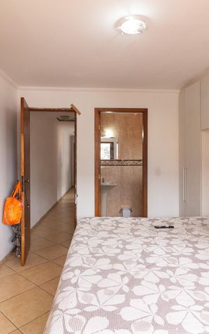 Casa à venda com 180m², 3 quartos e 2 vagas Casa à venda com 180m², 3 quartos e 2 vagasQuarto 2 - Suíte
