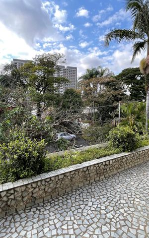 Casa à venda com 390m², 4 quartos e 4 vagas Casa à venda com 390m², 4 quartos e 4 vagasVaranda do Quarto 4
