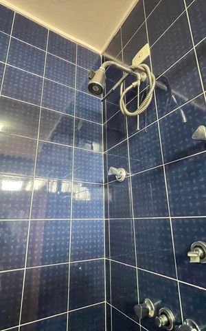 Casa à venda com 390m², 4 quartos e 4 vagas Casa à venda com 390m², 4 quartos e 4 vagasBanheiro 2