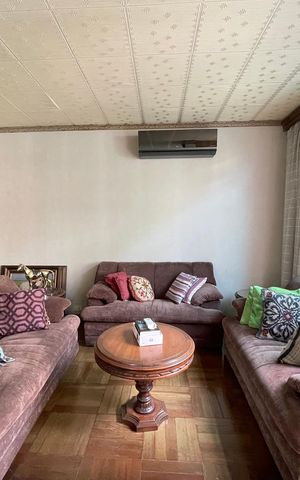 Casa à venda com 390m², 4 quartos e 4 vagas Casa à venda com 390m², 4 quartos e 4 vagasSala de Estar