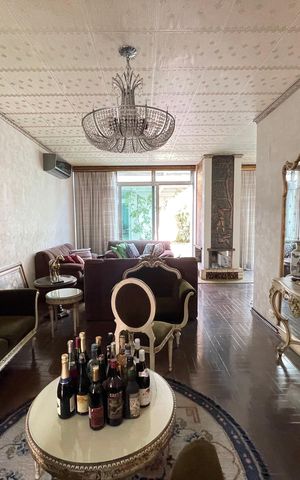 Casa à venda com 390m², 4 quartos e 4 vagas Casa à venda com 390m², 4 quartos e 4 vagasSala de Estar