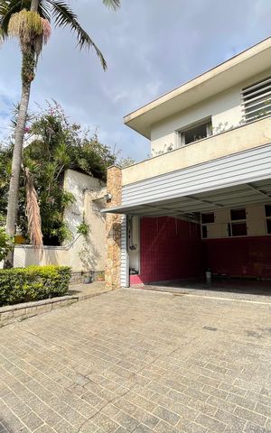 Casa à venda com 390m², 4 quartos e 4 vagas Casa à venda com 390m², 4 quartos e 4 vagasGaragem