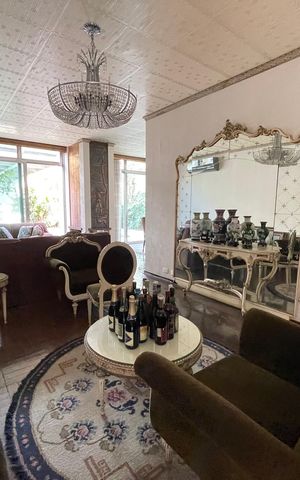 Casa à venda com 390m², 4 quartos e 4 vagas Casa à venda com 390m², 4 quartos e 4 vagasSala de Estar