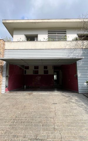Casa à venda com 390m², 4 quartos e 4 vagas Casa à venda com 390m², 4 quartos e 4 vagasGaragem
