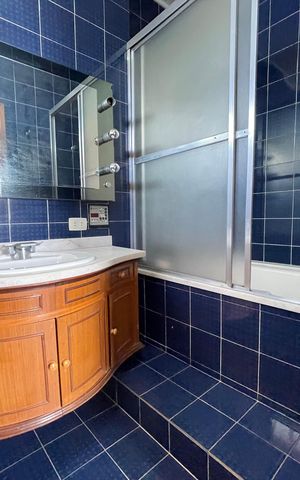 Casa à venda com 390m², 4 quartos e 4 vagas Casa à venda com 390m², 4 quartos e 4 vagasBanheiro 2