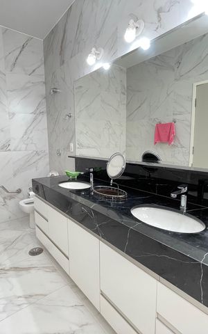 Casa à venda com 390m², 4 quartos e 4 vagas Casa à venda com 390m², 4 quartos e 4 vagasBanheiro 3