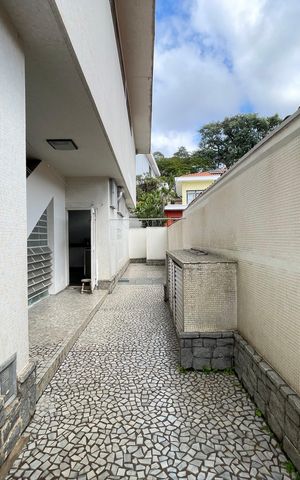 Casa à venda com 390m², 4 quartos e 4 vagas Casa à venda com 390m², 4 quartos e 4 vagasÁrea de Serviço