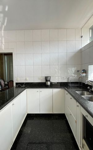 Casa à venda com 390m², 4 quartos e 4 vagas Casa à venda com 390m², 4 quartos e 4 vagasCozinha