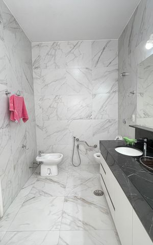 Casa à venda com 390m², 4 quartos e 4 vagas Casa à venda com 390m², 4 quartos e 4 vagasBanheiro 3