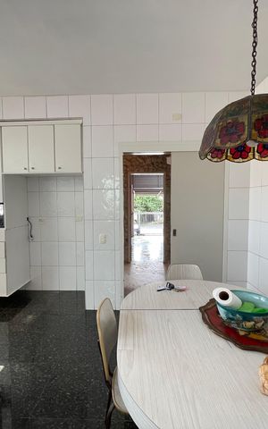 Casa à venda com 390m², 4 quartos e 4 vagas Casa à venda com 390m², 4 quartos e 4 vagasCozinha