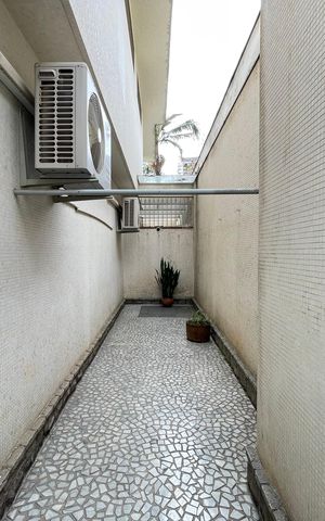 Casa à venda com 390m², 4 quartos e 4 vagas Casa à venda com 390m², 4 quartos e 4 vagasQuintal
