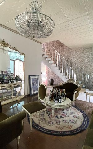 Casa à venda com 390m², 4 quartos e 4 vagas Casa à venda com 390m², 4 quartos e 4 vagasSala de Estar