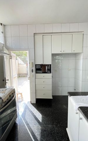 Casa à venda com 390m², 4 quartos e 4 vagas Casa à venda com 390m², 4 quartos e 4 vagasCozinha