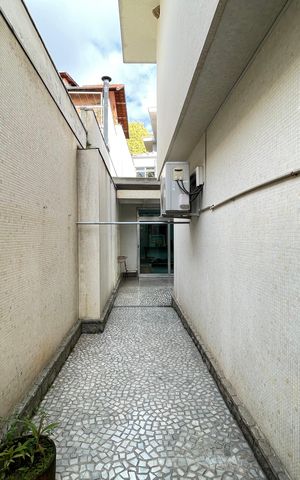 Casa à venda com 390m², 4 quartos e 4 vagas Casa à venda com 390m², 4 quartos e 4 vagasQuintal