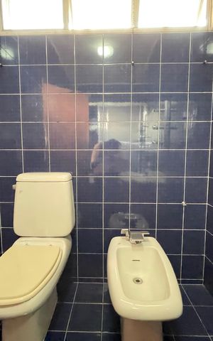 Casa à venda com 390m², 4 quartos e 4 vagas Casa à venda com 390m², 4 quartos e 4 vagasBanheiro 2