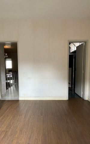Casa à venda com 390m², 4 quartos e 4 vagas Casa à venda com 390m², 4 quartos e 4 vagasQuarto 4