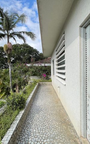 Casa à venda com 390m², 4 quartos e 4 vagas Casa à venda com 390m², 4 quartos e 4 vagasVaranda do Quarto 4