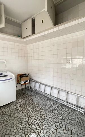 Casa à venda com 390m², 4 quartos e 4 vagas Casa à venda com 390m², 4 quartos e 4 vagasÁrea de Serviço