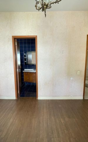 Casa à venda com 390m², 4 quartos e 4 vagas Casa à venda com 390m², 4 quartos e 4 vagasQuarto 2