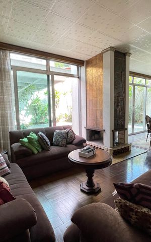 Casa à venda com 390m², 4 quartos e 4 vagas Casa à venda com 390m², 4 quartos e 4 vagasSala de Estar