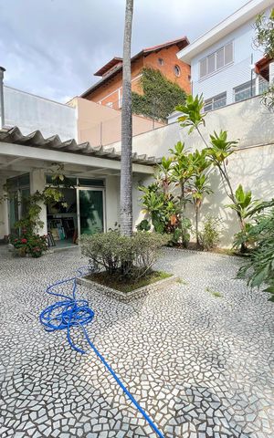Casa à venda com 390m², 4 quartos e 4 vagas Casa à venda com 390m², 4 quartos e 4 vagasQuintal
