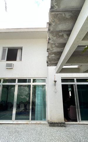 Casa à venda com 390m², 4 quartos e 4 vagas Casa à venda com 390m², 4 quartos e 4 vagasQuintal