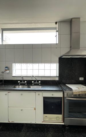 Casa à venda com 390m², 4 quartos e 4 vagas Casa à venda com 390m², 4 quartos e 4 vagasCozinha