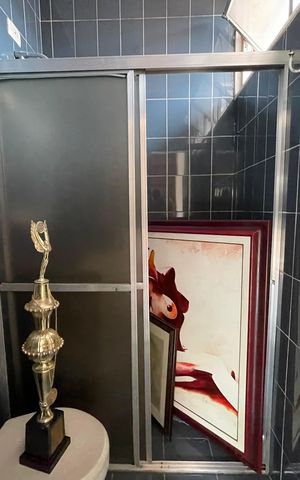 Casa à venda com 390m², 4 quartos e 4 vagas Casa à venda com 390m², 4 quartos e 4 vagasBanheiro 5